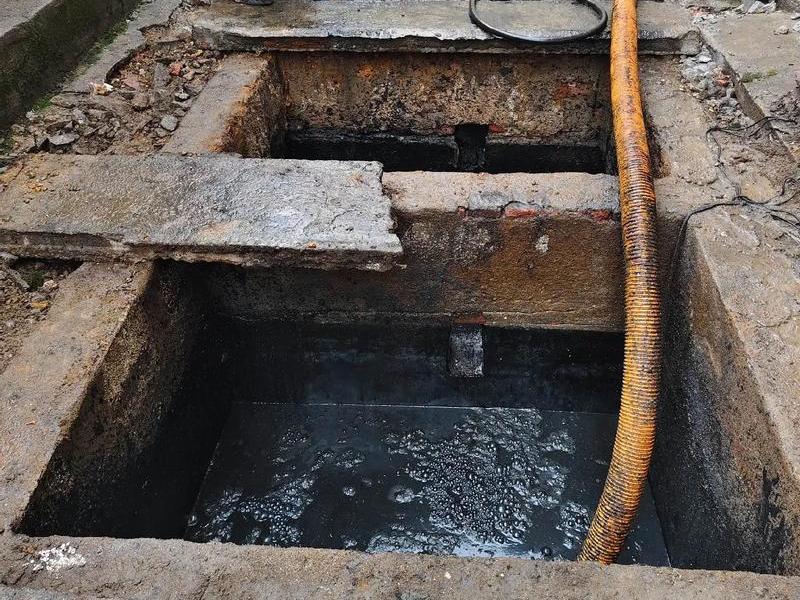 京口清理化粪池